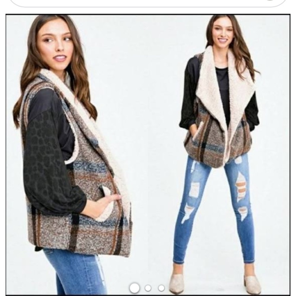 Paper Crane Plaid Sherpa Vest - Picture 13 of 16